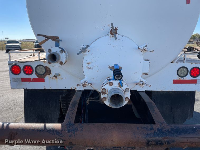 image for item DN4498 2009 Kenworth T800  vacuum truck