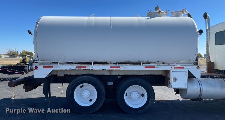 image for item DN4498 2009 Kenworth T800  vacuum truck