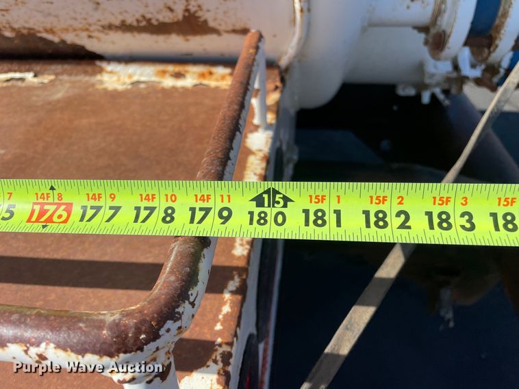 image for item DN4498 2009 Kenworth T800  vacuum truck