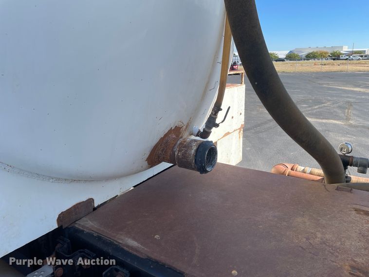 image for item DN4498 2009 Kenworth T800  vacuum truck