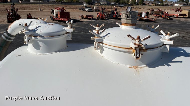 image for item DN4498 2009 Kenworth T800  vacuum truck