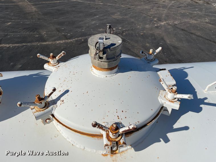 image for item DN4498 2009 Kenworth T800  vacuum truck