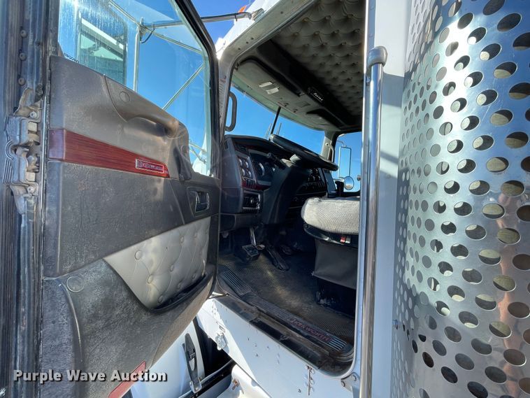 image for item DN4498 2009 Kenworth T800  vacuum truck