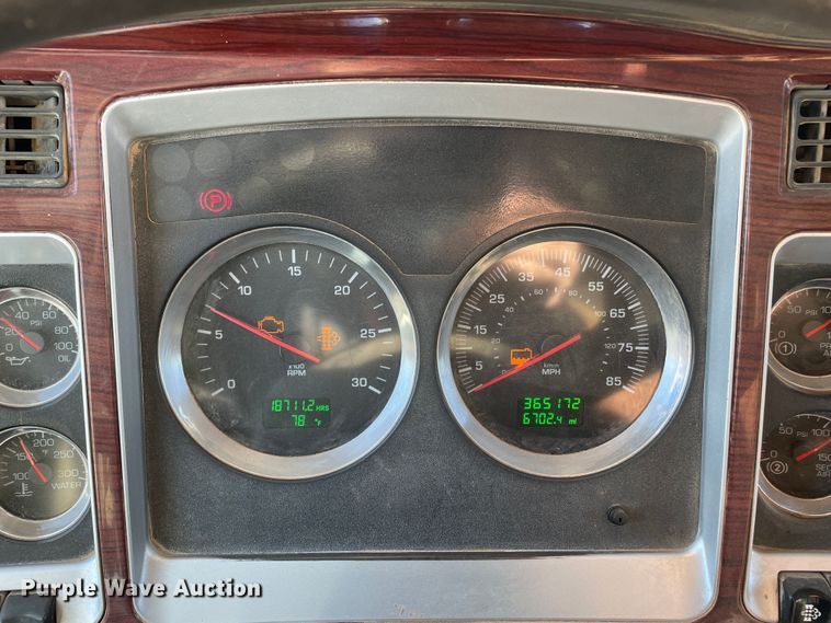 image for item DN4498 2009 Kenworth T800  vacuum truck