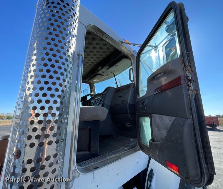 image for item DN4498 2009 Kenworth T800  vacuum truck