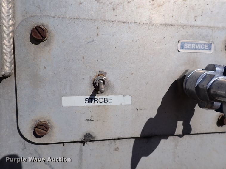 image for item DN6918 2013 Transcraft Benson AF53-102-2-524  flatbed trailer