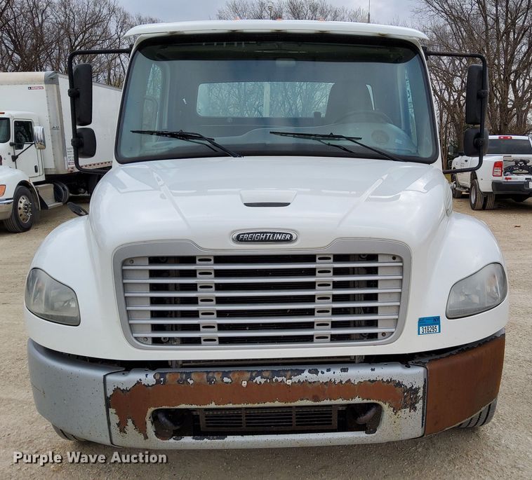 image for item DN6941 2016 Freightliner Business Class M2 106  truck cab and chassis