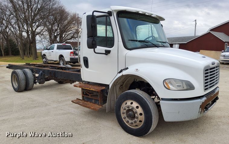 image for item DN6941 2016 Freightliner Business Class M2 106  truck cab and chassis