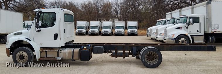 image for item DN6941 2016 Freightliner Business Class M2 106  truck cab and chassis