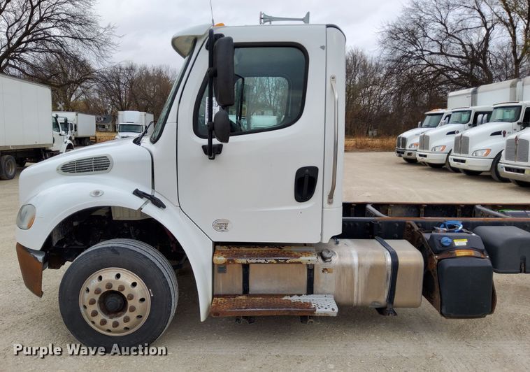 image for item DN6941 2016 Freightliner Business Class M2 106  truck cab and chassis