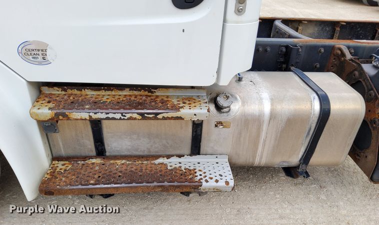 image for item DN6941 2016 Freightliner Business Class M2 106  truck cab and chassis