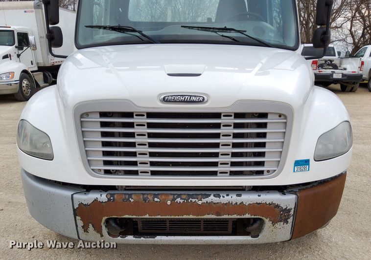 image for item DN6941 2016 Freightliner Business Class M2 106  truck cab and chassis