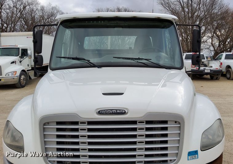 image for item DN6941 2016 Freightliner Business Class M2 106  truck cab and chassis