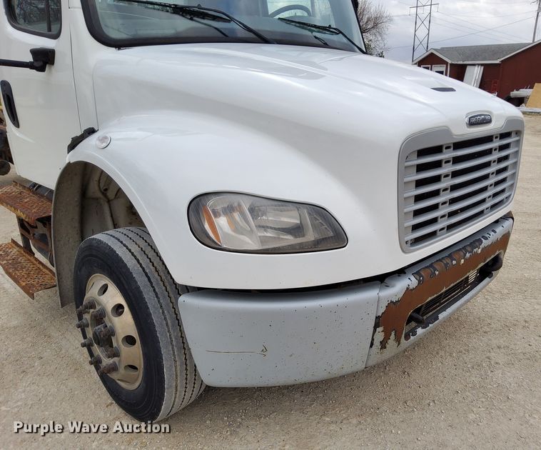 image for item DN6941 2016 Freightliner Business Class M2 106  truck cab and chassis