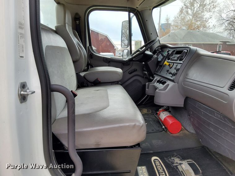 image for item DN6941 2016 Freightliner Business Class M2 106  truck cab and chassis