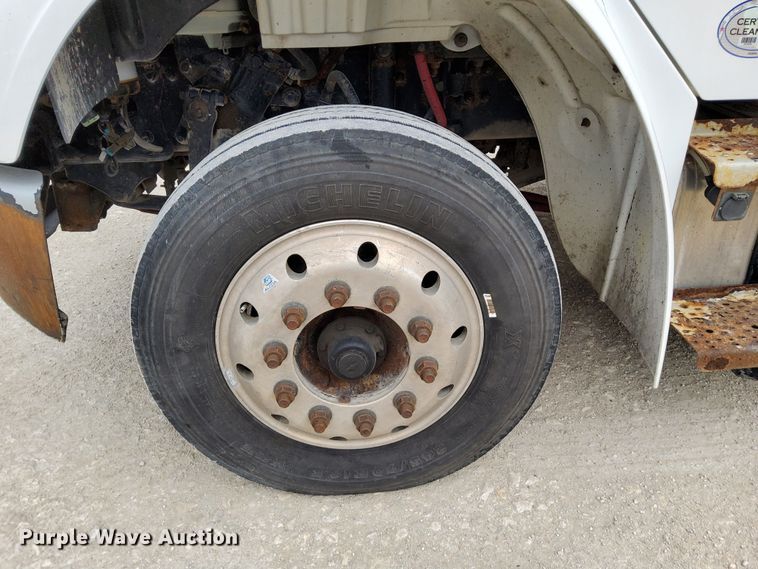 image for item DN6941 2016 Freightliner Business Class M2 106  truck cab and chassis