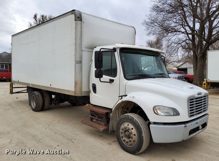 image for item DN6942 2016 Freightliner M2106  box truck