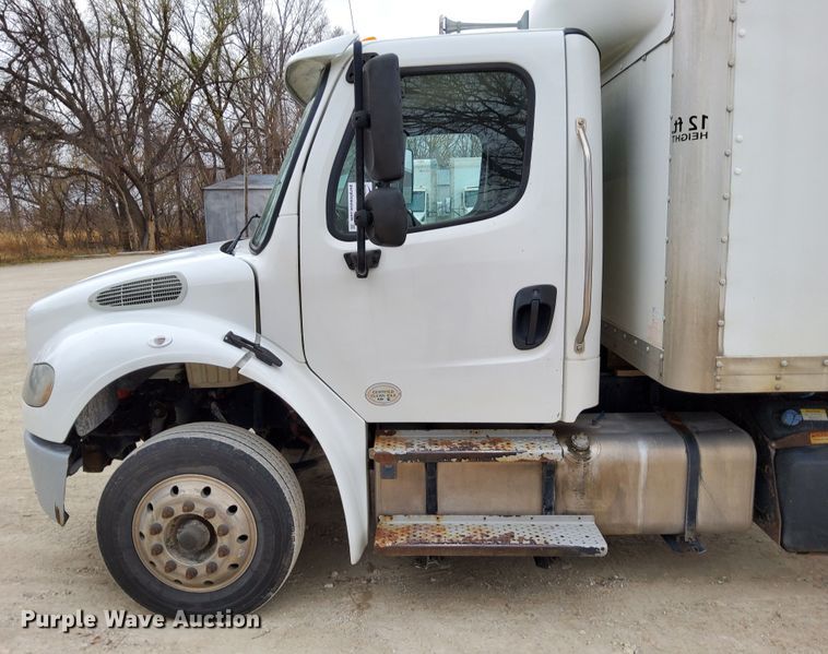 image for item DN6942 2016 Freightliner M2106  box truck