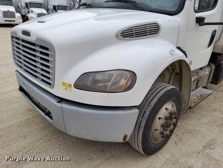 image for item DN6942 2016 Freightliner M2106  box truck