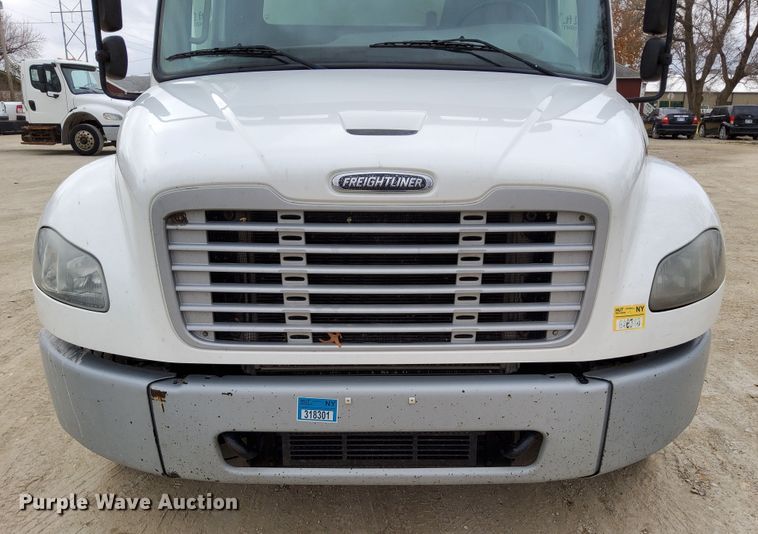 image for item DN6942 2016 Freightliner M2106  box truck
