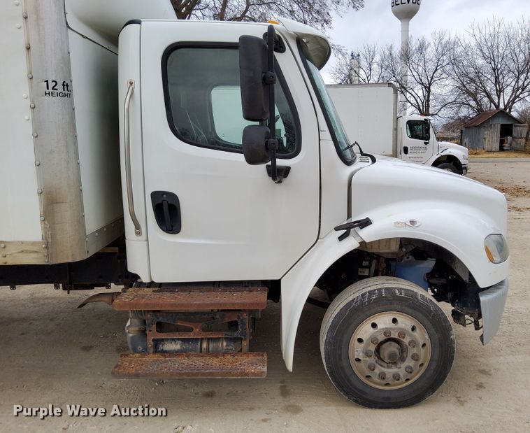 image for item DN6942 2016 Freightliner M2106  box truck