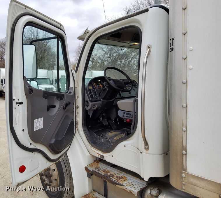 image for item DN6942 2016 Freightliner M2106  box truck