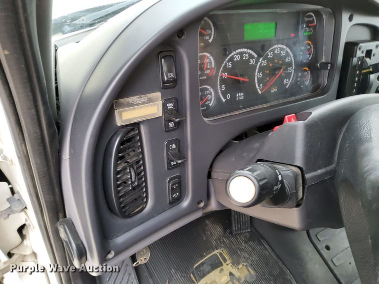 image for item DN6942 2016 Freightliner M2106  box truck