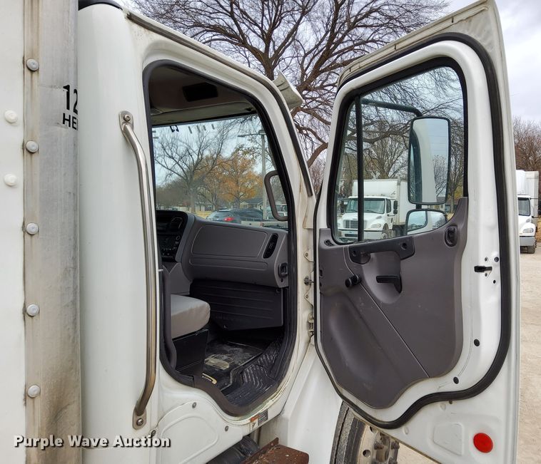 image for item DN6942 2016 Freightliner M2106  box truck