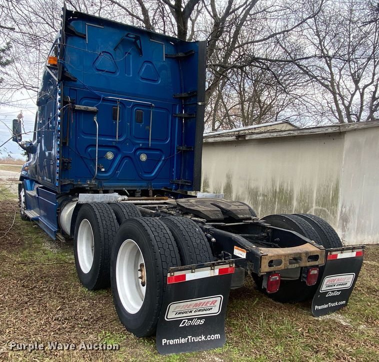 image for item DN8047 2013 Freightliner Cascadia  semi truck