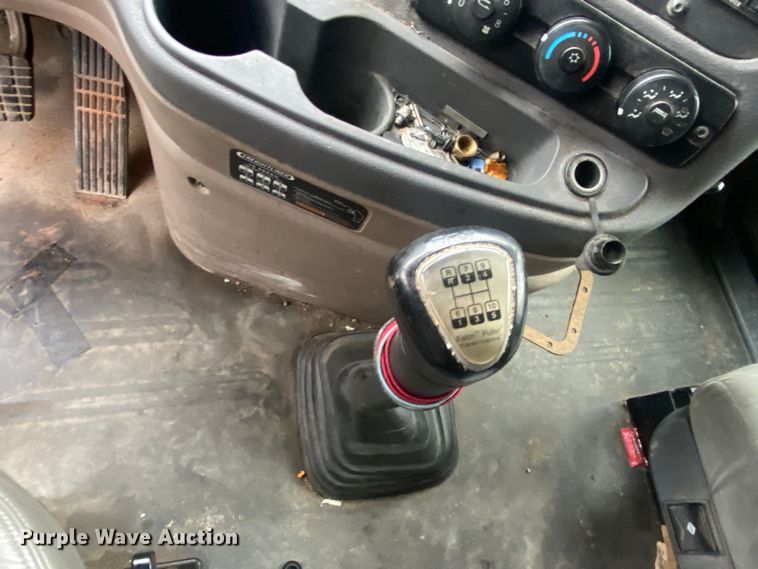 image for item DN8047 2013 Freightliner Cascadia  semi truck