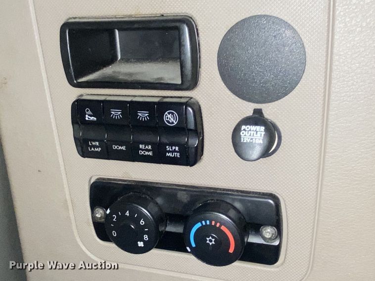 image for item DN8047 2013 Freightliner Cascadia  semi truck