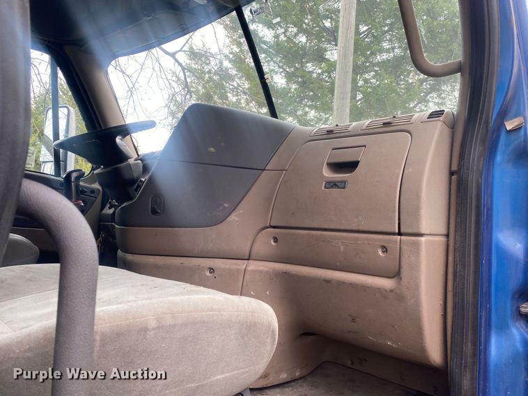 image for item DN8047 2013 Freightliner Cascadia  semi truck