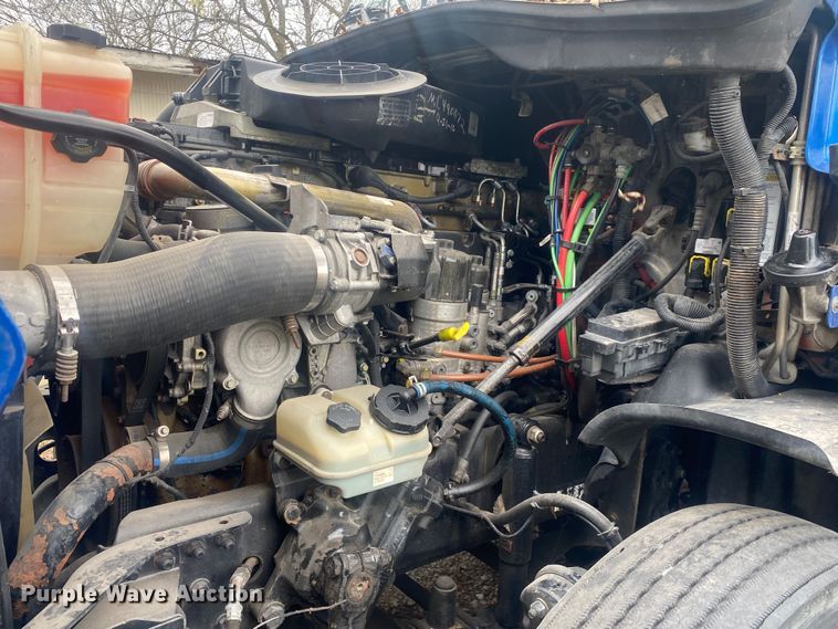 image for item DN8047 2013 Freightliner Cascadia  semi truck