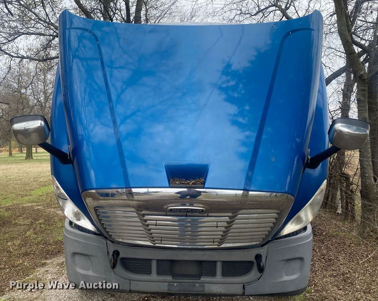 image for item DN8047 2013 Freightliner Cascadia  semi truck