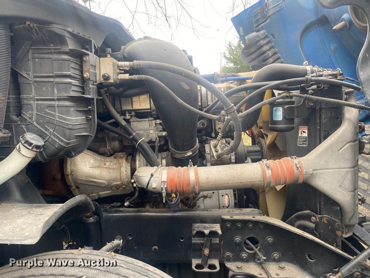 image for item DN8047 2013 Freightliner Cascadia  semi truck