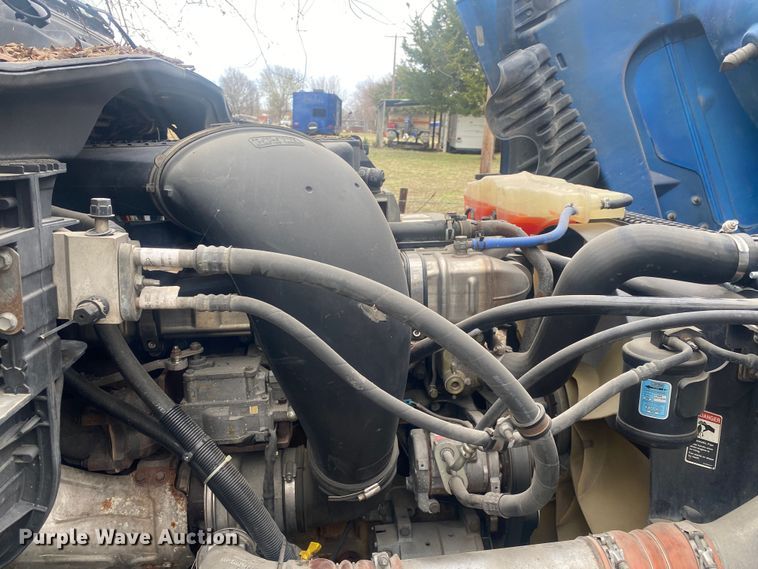 image for item DN8047 2013 Freightliner Cascadia  semi truck