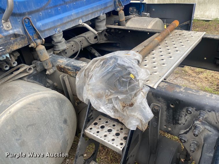 image for item DN8047 2013 Freightliner Cascadia  semi truck