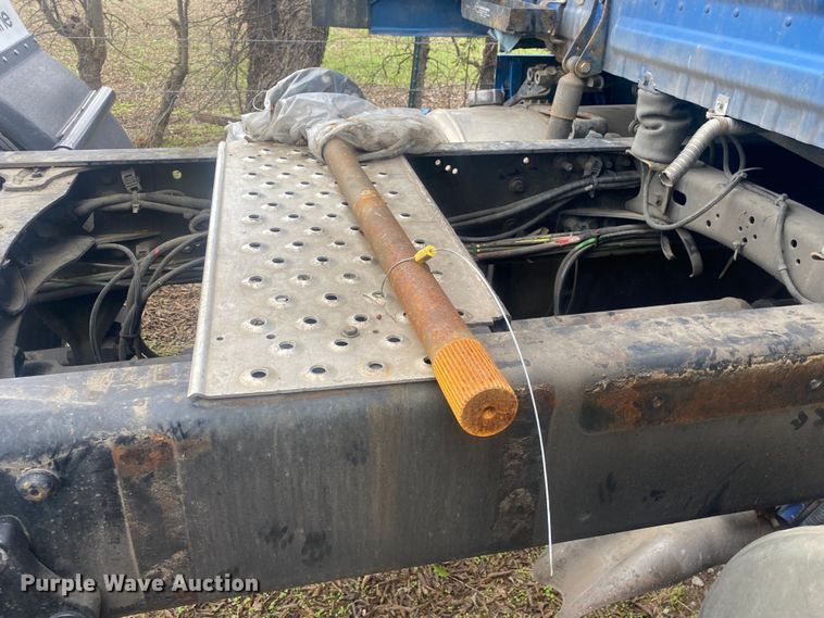 image for item DN8047 2013 Freightliner Cascadia  semi truck