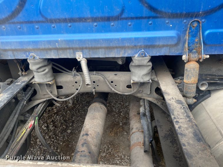 image for item DN8047 2013 Freightliner Cascadia  semi truck