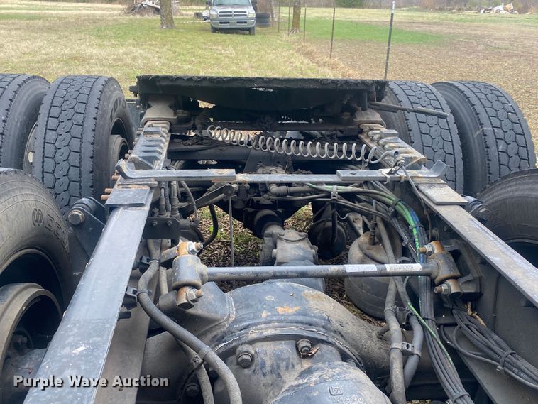 image for item DN8047 2013 Freightliner Cascadia  semi truck