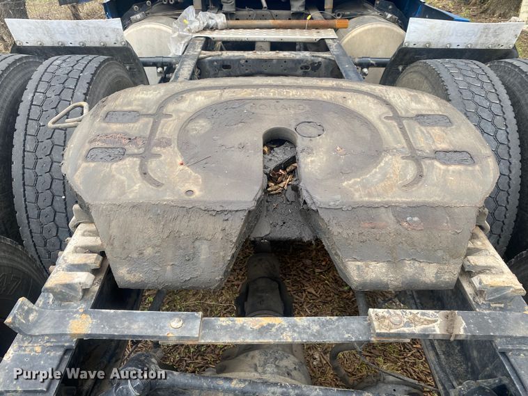 image for item DN8047 2013 Freightliner Cascadia  semi truck