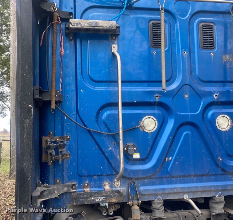 image for item DN8047 2013 Freightliner Cascadia  semi truck