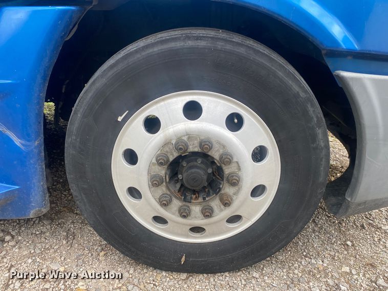 image for item DN8047 2013 Freightliner Cascadia  semi truck