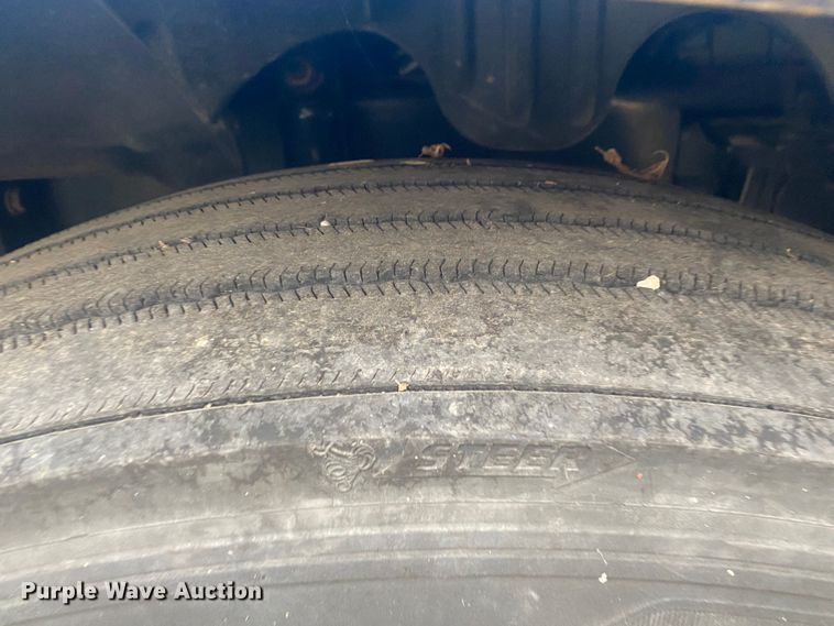 image for item DN8047 2013 Freightliner Cascadia  semi truck