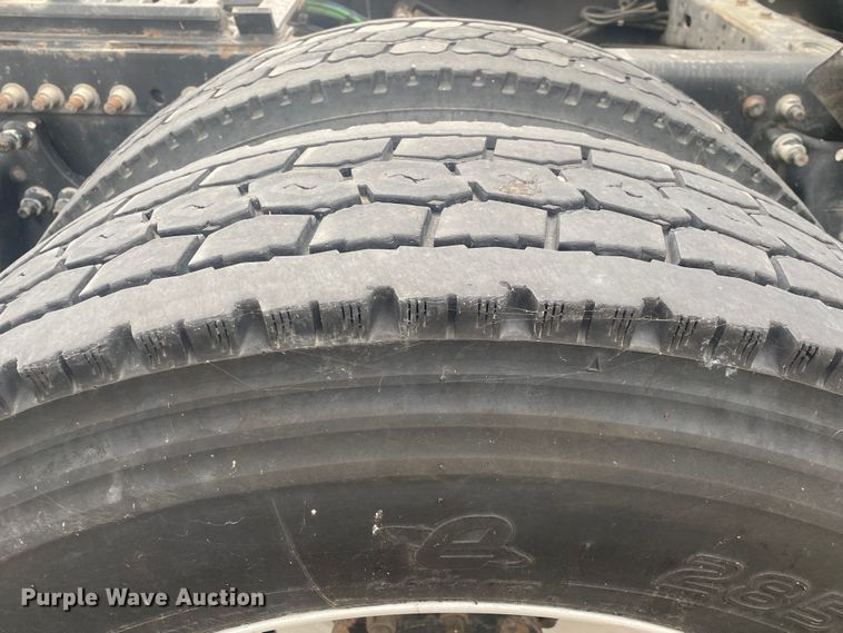 image for item DN8047 2013 Freightliner Cascadia  semi truck