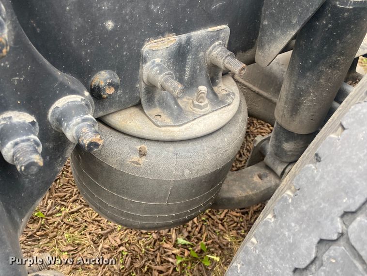 image for item DN8047 2013 Freightliner Cascadia  semi truck