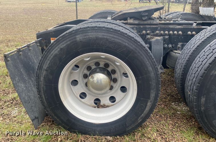 image for item DN8047 2013 Freightliner Cascadia  semi truck