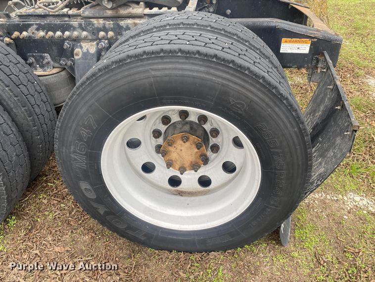 image for item DN8047 2013 Freightliner Cascadia  semi truck