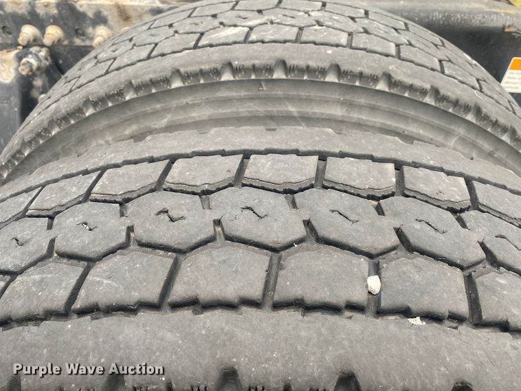 image for item DN8047 2013 Freightliner Cascadia  semi truck