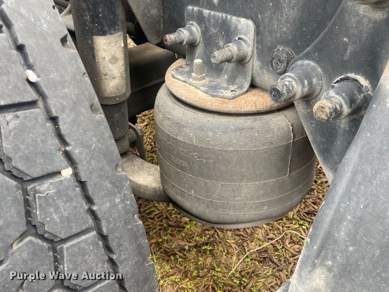 image for item DN8047 2013 Freightliner Cascadia  semi truck